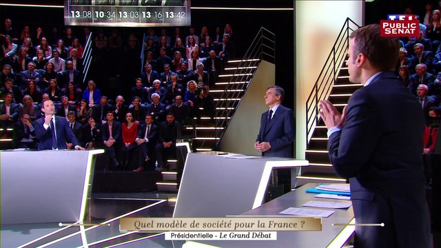 Hamon vise Macron sur les conflits d'intérêt