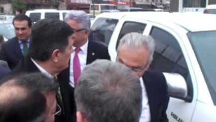 Baykal: "Hizmet Yapanı Alnından Öperim"