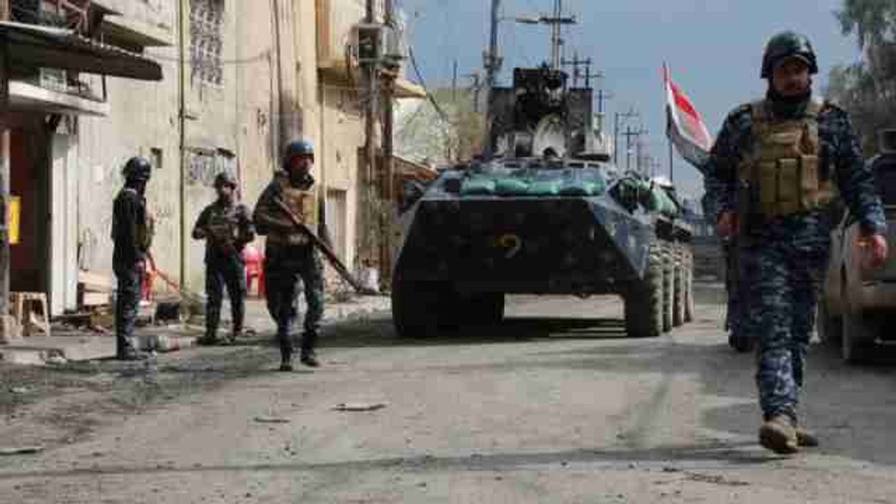 Avanza la ofensiva en el oeste de Mosul mientras los civiles huyen en masa