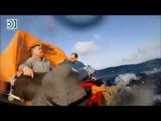 Ocho personas rescatadas por Salvamento Marítimo al incendiarse su barco