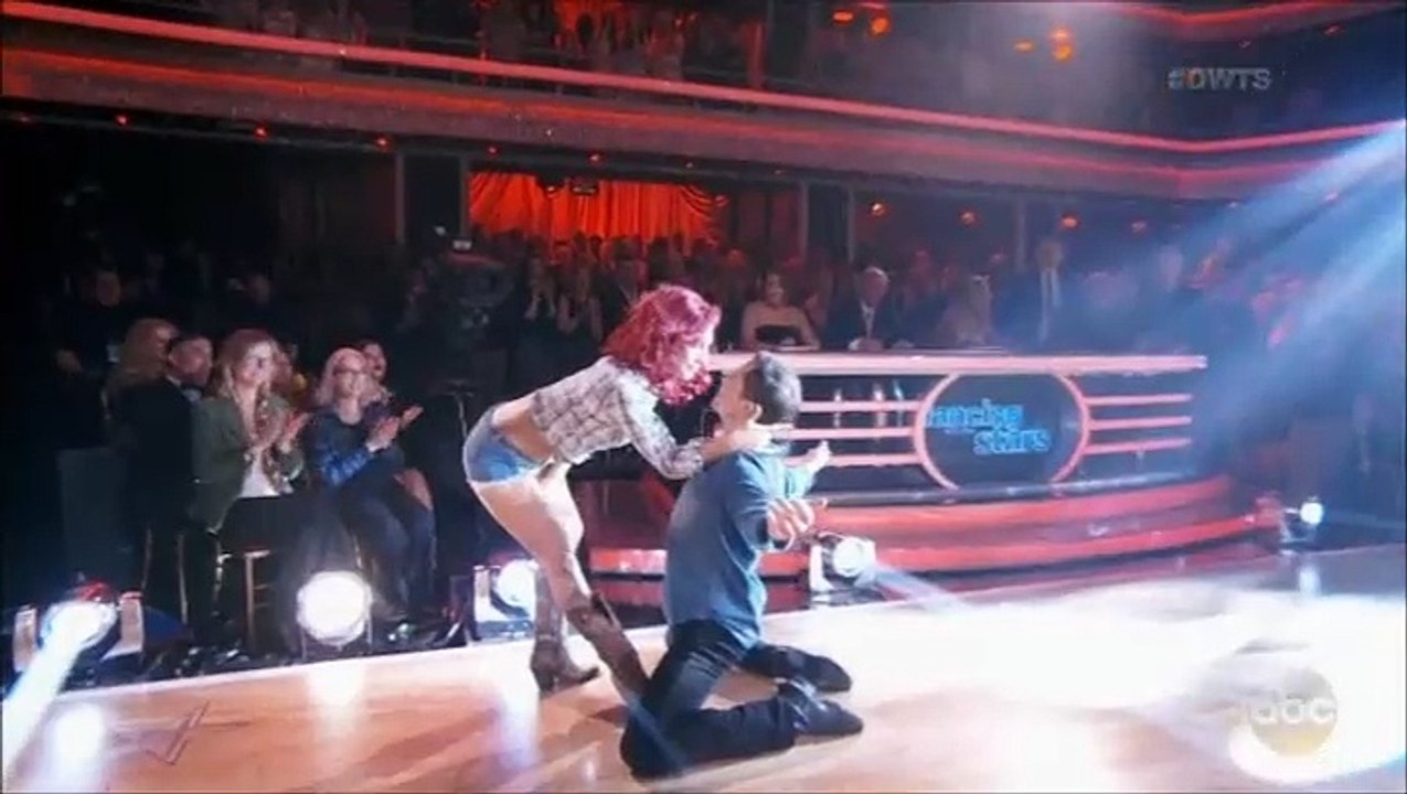 Bonner Bolton & Sharna Burgess - Cha Cha