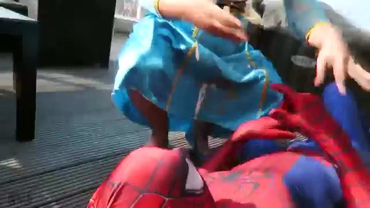 Spiderman & Frozen Elsa vs PIGEON POOP w Spiderman vs Joker FART PRANK, Maleficent Superhero Fun