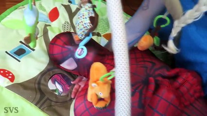 Мультфильм динозавры Эльза замороженные пистолет килектор джокер нерф Крик короткие человек-паук против зомби войны |