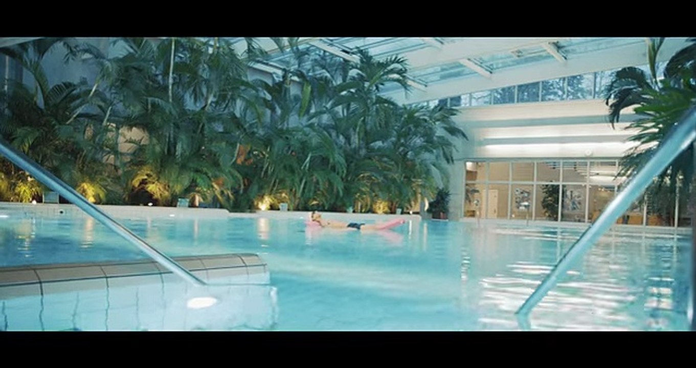 SLIMKA - Wes Anderson feat Varnish La Piscine (Vidéo version)