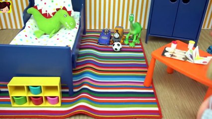 La Bebe de Elsa Decora su Nueva habitacion de Niña Grande - Los Juguetes de Titi