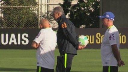 La selección de fútbol de Brasil se prepara para enfrentarse a Uruguay