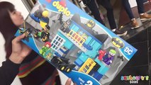Shopping in LEGO BATMAN MOVIEa Store - Buying Lego