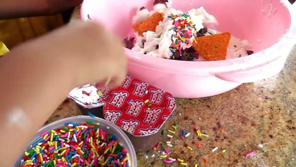 Chef Rapunzel Baby Bakes a Lunch Cake w  Frozen Elsa, Superbaby, Wonderwoman, snow white