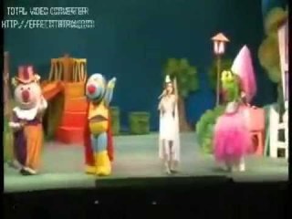 Jugar por jugar - Cantando con Adriana "Fiesta de disfraces" en vivo