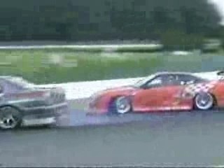 Course-voiture-coude-a-coude