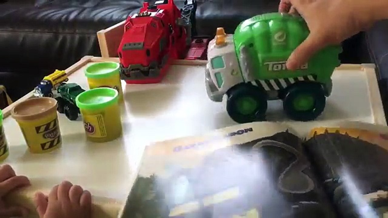 DinoTrux Play Doh Speed Build - DinoTrux Season 2 Rollodon Fan Prediction by FamilyToyReview