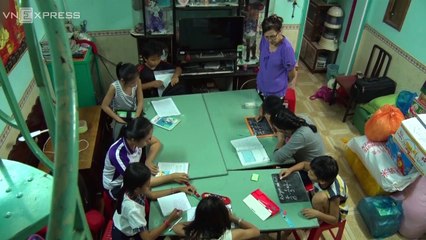 Người phụ nữ 32 năm xóa mù chữ cho trẻ bán vé số