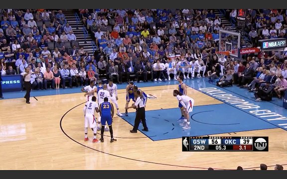 La bagarre entre Semaj Christon (OKC) et Stephen Curry (Warriors)