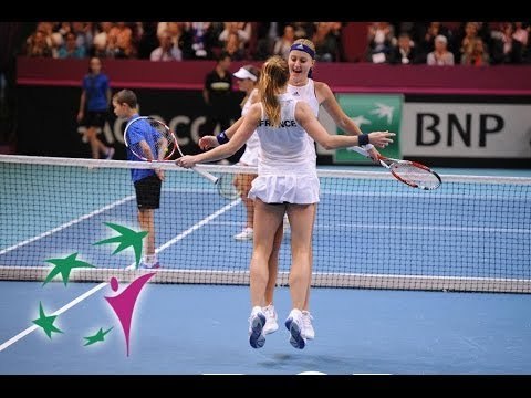 Highlights - Cornet/Mladenovic (FRA) v Bacsinszky/Bencic (SUI)