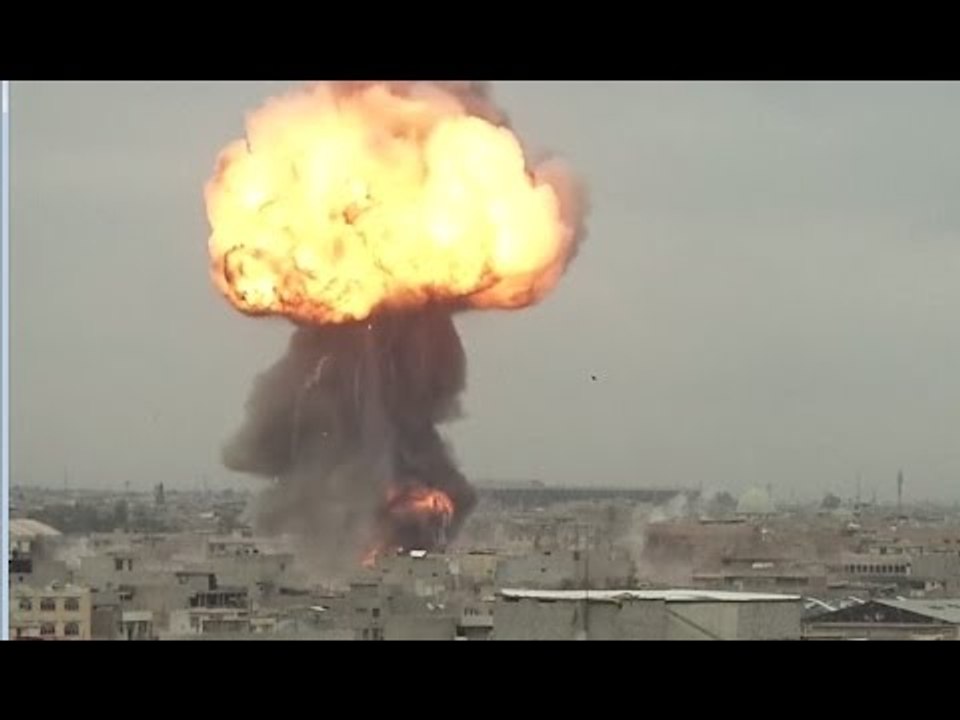 Mosul op: Iraqi army clashes with ISIS in western districts, civilians flee combat zone