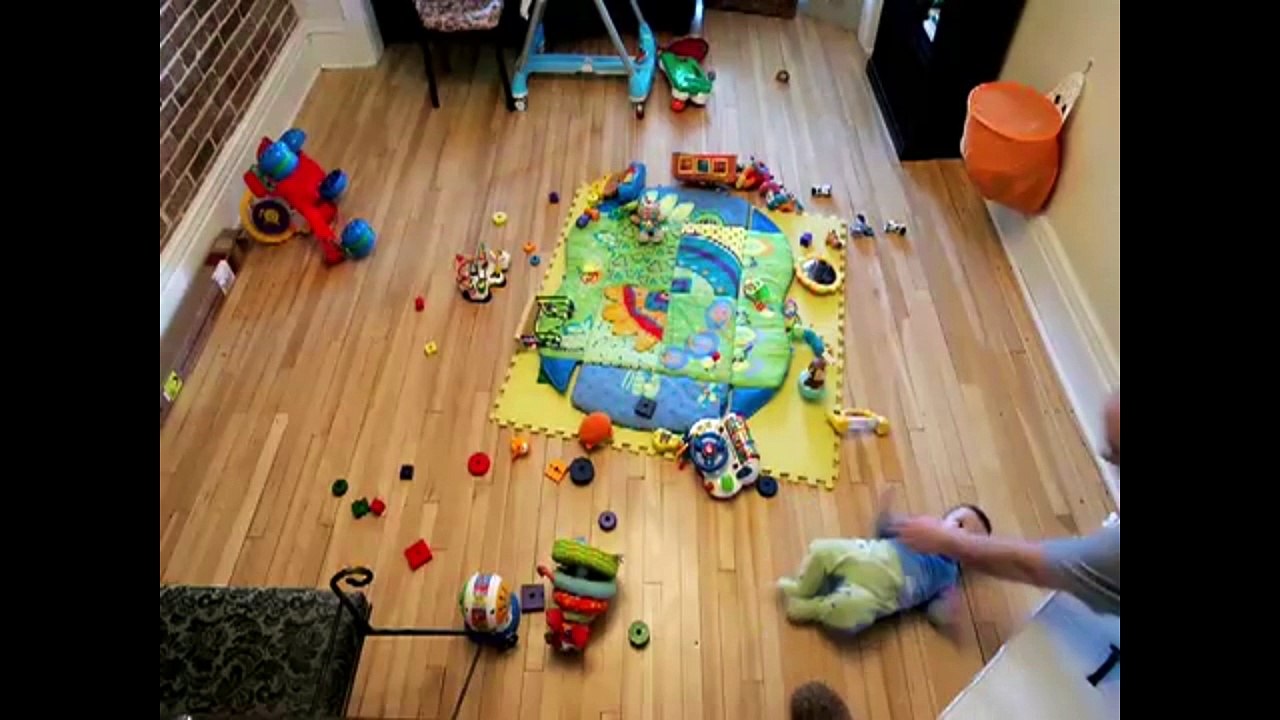 Un bébé qui met un sacré bordel dans la maison !