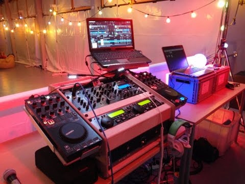 Nonstop Nhạc Sàn Cực Mạnh 2016 ♫ Bass Đập Căng Hăng Say Happy New Year