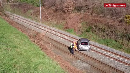 Grâces (22). Une voiture chute sur la voie ferrée : le trafic interrompu (Le Télégramme)