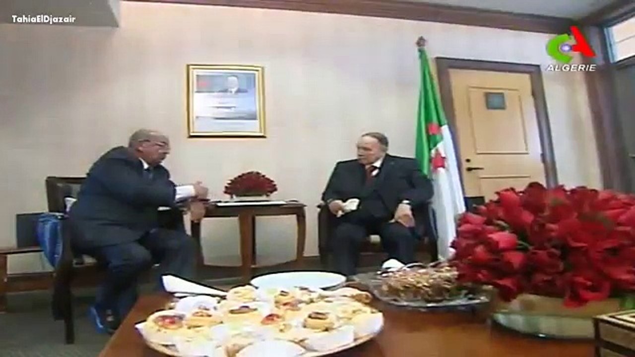 Le Chef de l'État de l'Algérie, Abdelaziz Bouteflika fait une apparition à la télévision