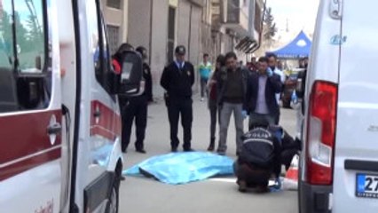 Boşanma Davası Açan Eşini Sokak Ortasında Vurup, İntihar Etti