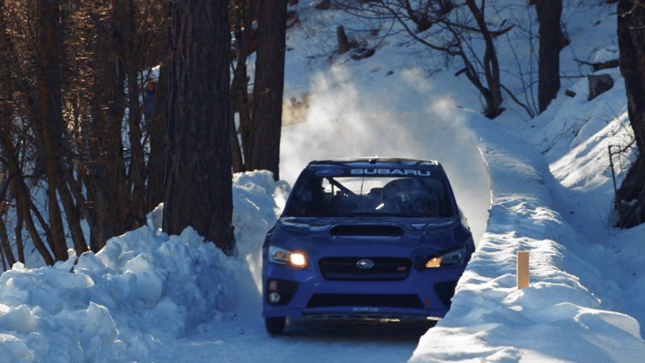 Un pilote fait du bobsleigh en Subaru