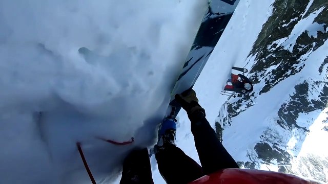 Skier dan sune pente raide... Très raide!