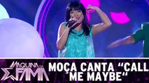 Moça encarna a Carly Rae Jepsen e canta `Call Me Maybe`