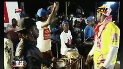 Regardez le show de Siteu en Gambie, le phénomène de Lansar met le feu !