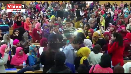 بالفيديو.. المطرب الشاب احمد زكريا يشعل حفل عيد الأم بتجارة عين شمس