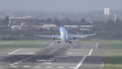 Descargar video: Avions en pleine tempête sur cet aéroport : décollages et atterrissages violents !