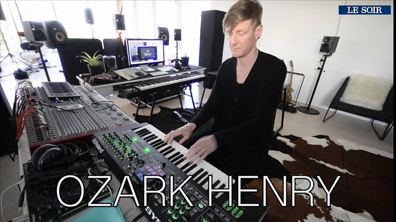 Ozark Henry dans son studio