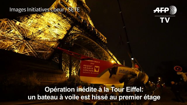 Le monocoque de Tanguy de Lamotte au 1er étage de la Tour Eiffel