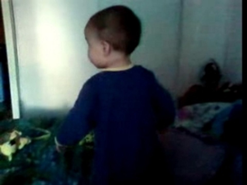 Alexys fait la poule!