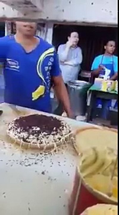 Yang Gak Kuat Jangan Coba Nonton! Aksi Gila Penjual Martabak Muara Karang