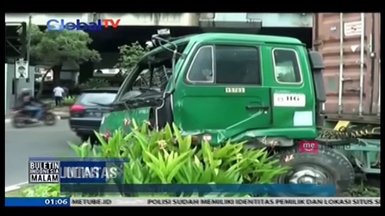 Truk Tabrak Lima Mobil