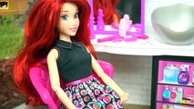 Rapunzel Peina y Corta el Cabello de Moana en el Salon de Belleza de Barbie - Juguetes de