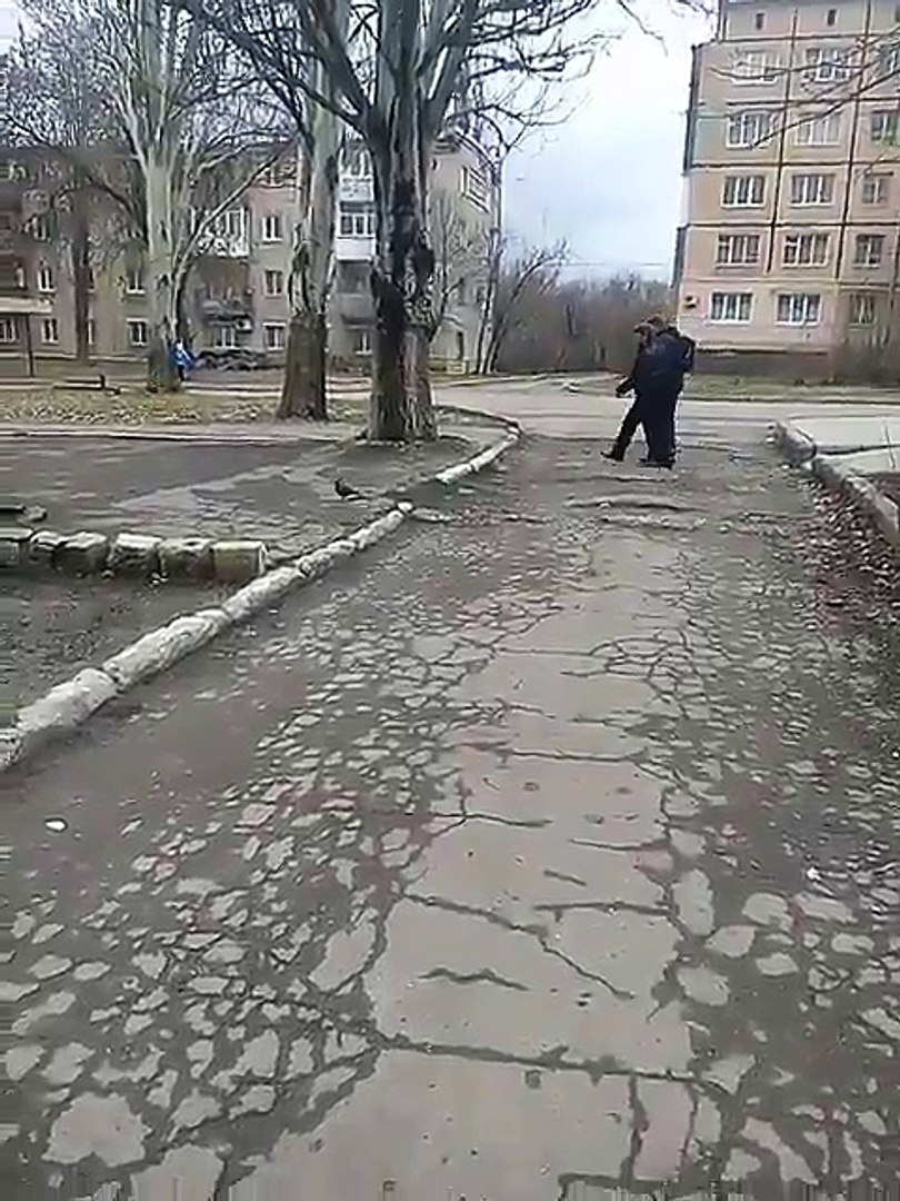 ⁣Путіловка сьогодні. Люди ходять під вибухи. Жах