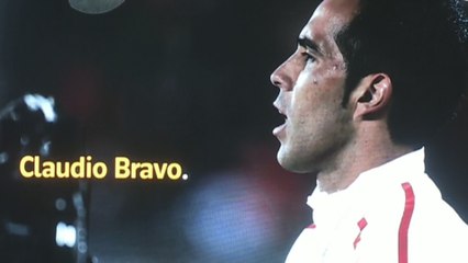 El portero Cladio Bravo recibe el galardón "Imagen de Chile"