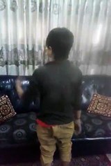 Este niño 'poseído' gira la cabeza como en 'El exorcista'