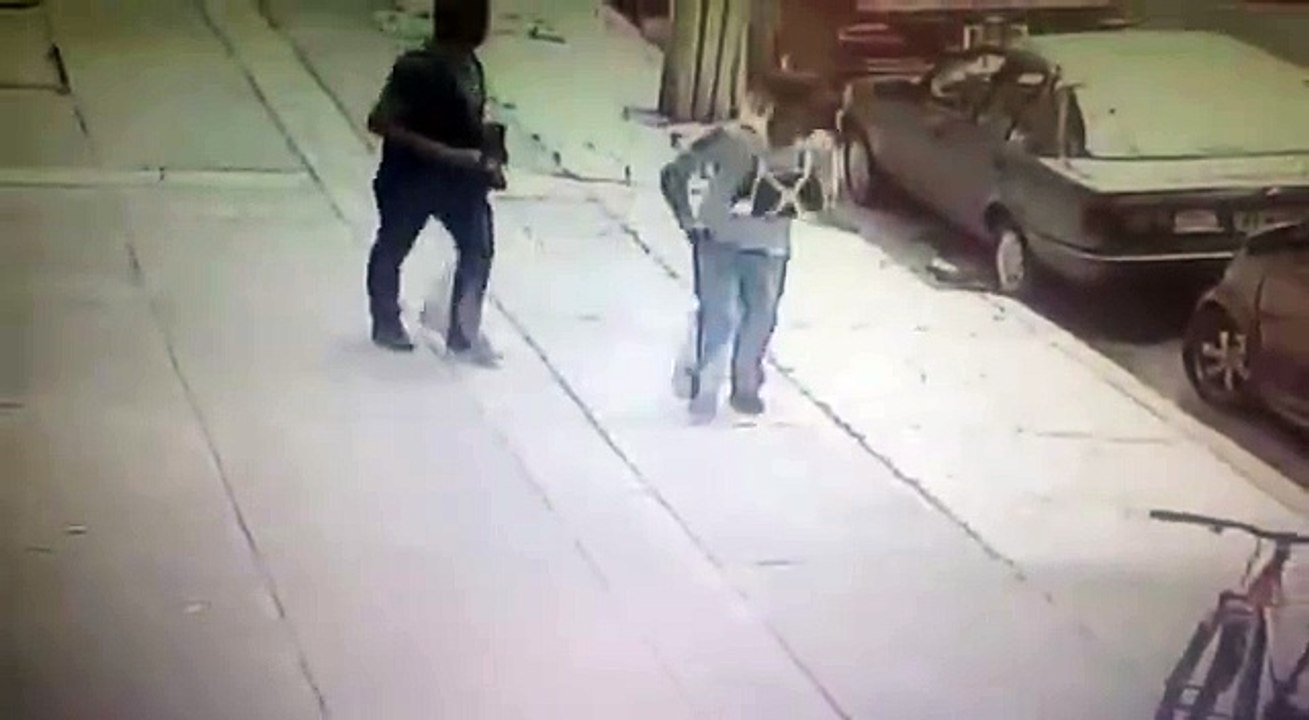 En Menos De 20 Segundos Roban Bicicleta EnCadenada A Un Arbol