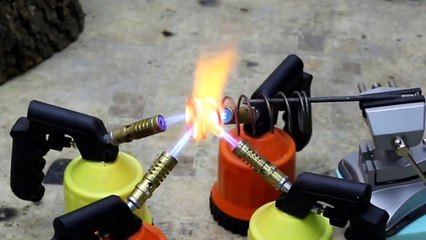 JE BRÛLE DES PÉTARDS AVEC UN RESSORT A 1000 DEGRÉS !!