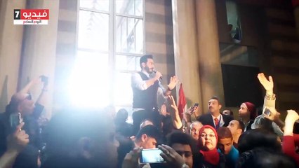 تامر حسنى يحيي حفل عيد الأم بمستشفى القصر العيني بغناء "ست الحبايب"