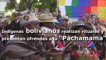Indígenas bolivianos realizan rituales y presentan ofrendas a la 