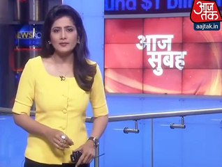 Girl Beat Boys For Teasing Her In Middle Of Street In India