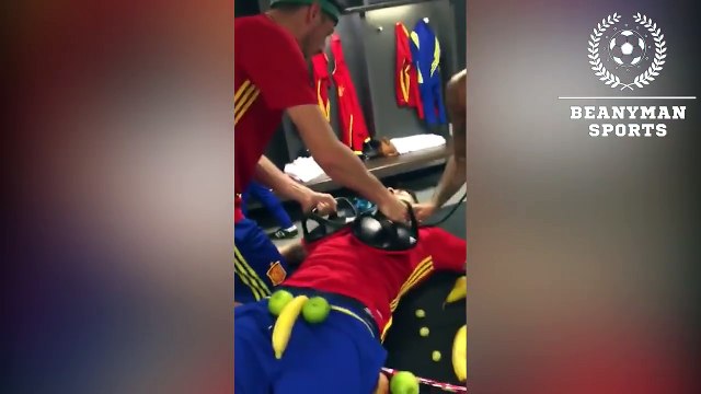 Spain National Team Do The Mannequin Challenge After Playing England! #MannequinChallenge