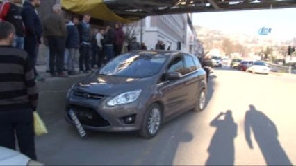 Otomobil Yayalara Çarptı: 1 Ölü, 1 Yaralı