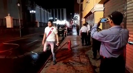 En presencia de niños, delincuentes asaltan joyería frente de Palacio de Gobierno