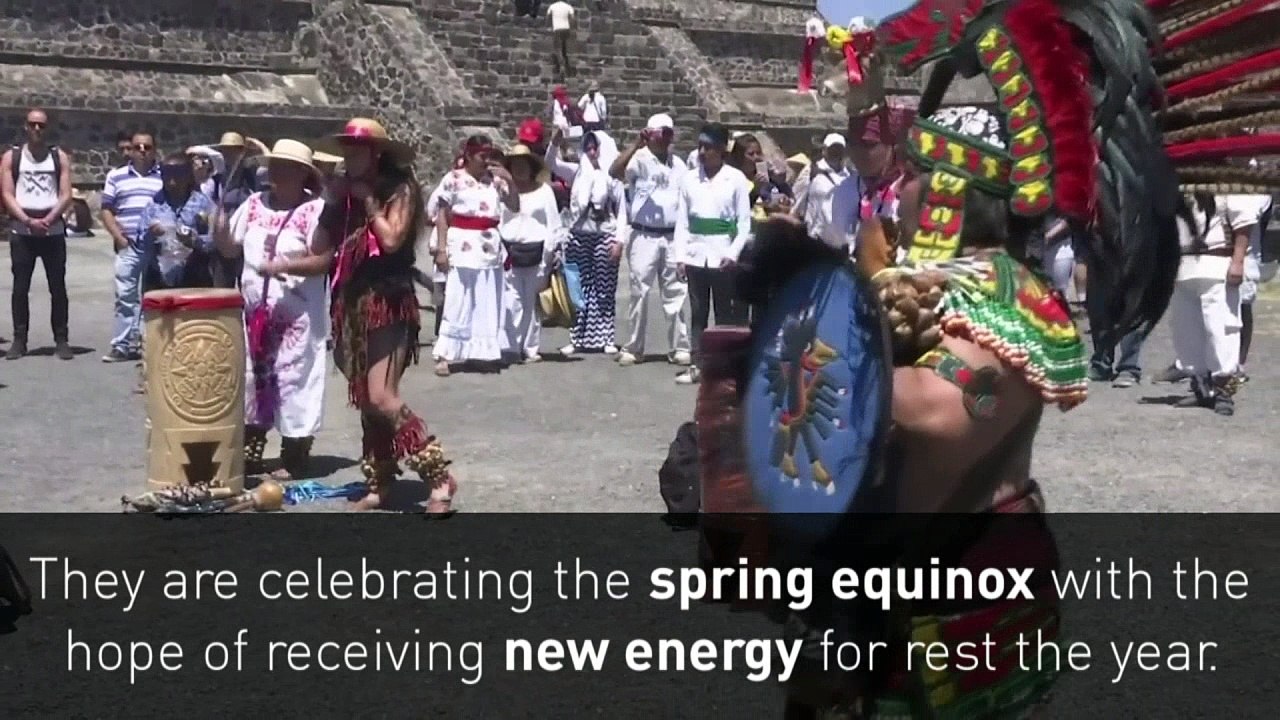 Mexicans visit pyramids to celebrate spring equinox