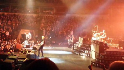 Green Day joue Johnny B. Goode en concert - hommage Chuck Berry