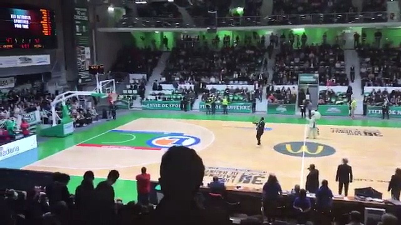 Yannick Nyanga et Dimitri Szarzewski se mettent au basket